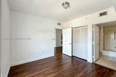 Bright one bedroom one bath apartment with amazing views in a - photo 6
