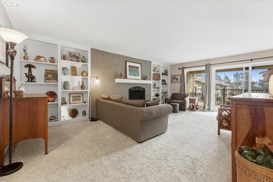 Beautifully renovated Shoreside East THIRD FLOOR mid-century one - photo 6