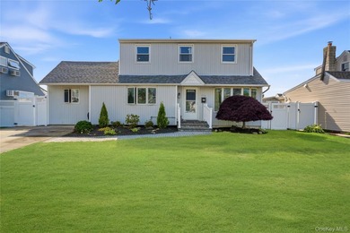 Welcome to this lovely two story Colonial in desirable - photo 1