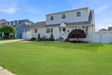 Welcome to this lovely two story Colonial in desirable - photo 2