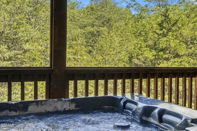 WOW FACTOR! TURNKEY INVESTMENT OPPORTUNITY! Conveniently located - photo 4