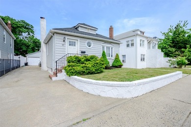 Move right into this beautifully renovated (2017) 3-bedroom - photo 1