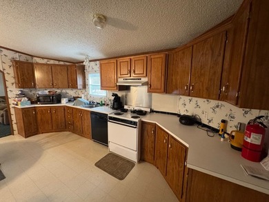 Well kept home in Riverview Forest Estates. Gated community with - photo 6