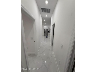 Welcome to this beautiful 3-bedrooms 3- bathroom home nestled - photo 8