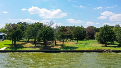 Cedar Creek Lake Lot For Sale in Kemp Texas