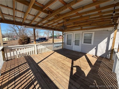 Cute as a button! This cozy cabin is perfectly positioned on a
