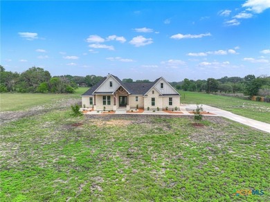 Beautiful custom-built home situated on 2.3 acres in Seguin, Tx - photo 8