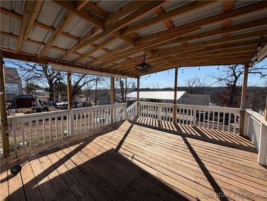 Cute as a button! This cozy cabin is perfectly positioned on a