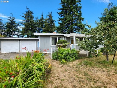 Welcome home to this well-maintained 3-bedroom, 2-bath property - photo 1
