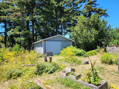 Welcome home to this well-maintained 3-bedroom, 2-bath property - photo 2