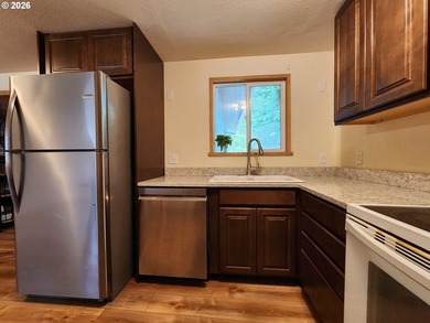 Welcome home to this well-maintained 3-bedroom, 2-bath property - photo 10