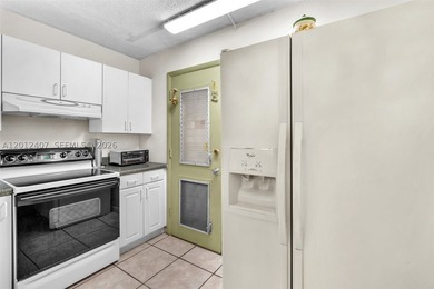 Beautiful and spacious 2-bedroom, 2-bath corner unit now - photo 9