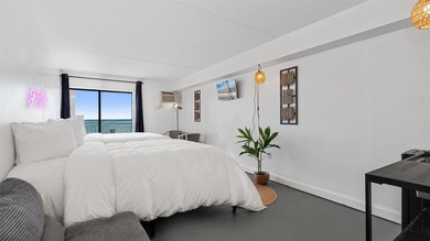 Oceanfront escape in the heart of Myrtle Beach. This charming - photo 3
