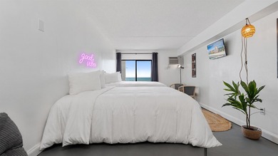 Oceanfront escape in the heart of Myrtle Beach. This charming - photo 4