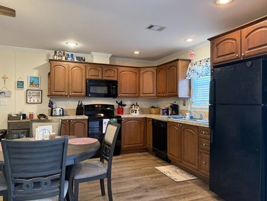 Move right in and start enjoying Florida life in this 3-bedroom - photo 6