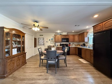 Move right in and start enjoying Florida life in this 3-bedroom - photo 9