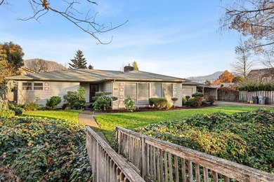 (private lake, pond, coastal) Home For Sale in Grants Pass Oregon