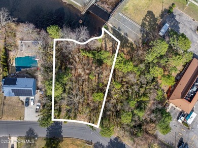 One of the last Lakefront lots on Lake Riviera! This wooded lot - photo 1