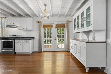 Southern Charm Meets Coastal Living - Just two Blocks from the - photo 14