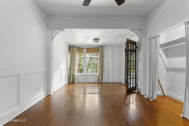 Southern Charm Meets Coastal Living - Just two Blocks from the - photo 30