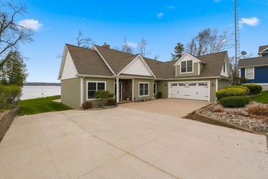 Set on a private half-acre lot on the shores of Long Lake, this - photo 1
