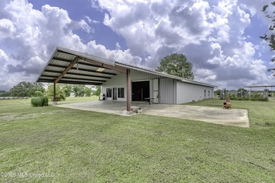 Awesome 2BR/2BA Barndominum with 5,635 total sq ft under roof on - photo 23