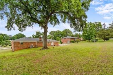 NO HOA! LAKE HARTWELL INTERIOR HOME WITH PUBLIC BOAT RAMP LESS - photo 30