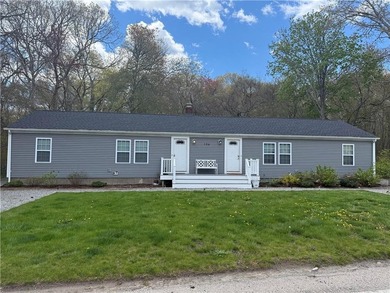 Located in the heart of Narragansett Pier. Beautifully renovated - photo 1
