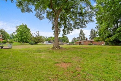 NO HOA! LAKE HARTWELL INTERIOR HOME WITH PUBLIC BOAT RAMP LESS - photo 31