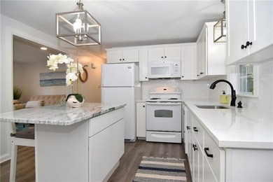 Located in the heart of Narragansett Pier. Beautifully renovated - photo 9