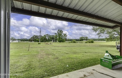 Awesome 2BR/2BA Barndominum with 5,635 total sq ft under roof on - photo 46