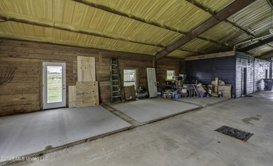 Awesome 2BR/2BA Barndominum with 5,635 total sq ft under roof on - photo 48