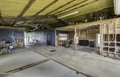 Awesome 2BR/2BA Barndominum with 5,635 total sq ft under roof on - photo 49