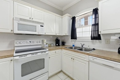 Located in the heart of Myrtle Beach, just minutes from the - photo 3