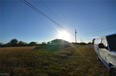 Fresh Water Canal with Seawall! Great location close to shopping - photo 5