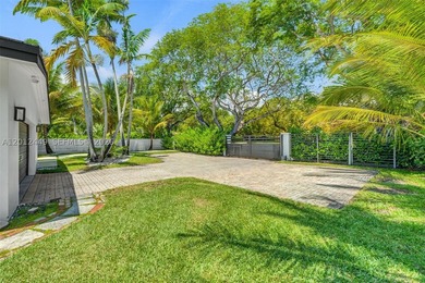 STUNNINGLY REMODELED RESIDENCE in the heart of Pinecrest set on - photo 8