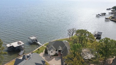 Amazing builders home designed for entertaining family, friends - photo 1