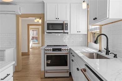 Location is everything in Newport and this unit puts you right - photo 4