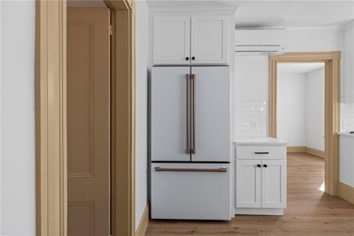Location is everything in Newport and this unit puts you right - photo 8