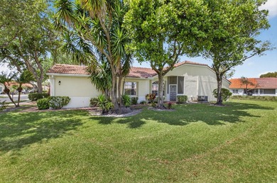 Exquisitely remodeled 3-bedroom, 2-bath corner villa in the - photo 4