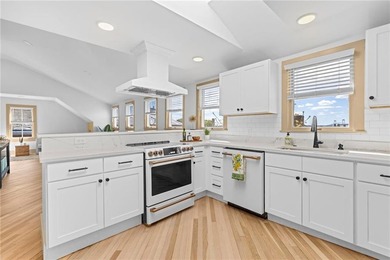 Unmatched views define this top-floor residence. Perched above - photo 1