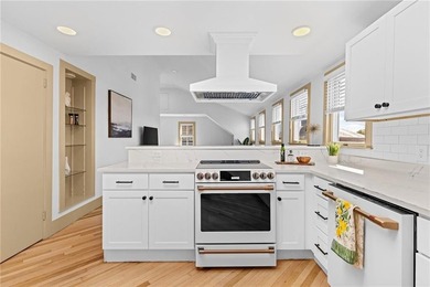 Unmatched views define this top-floor residence. Perched above - photo 2