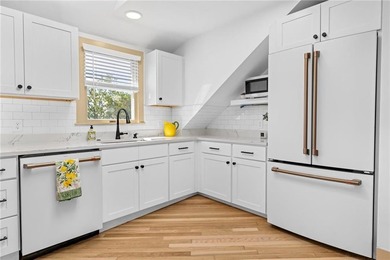 Unmatched views define this top-floor residence. Perched above - photo 6