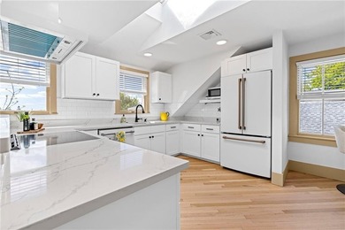 Unmatched views define this top-floor residence. Perched above - photo 7