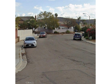 Beautiful Home in a Great Neighborhood.3 large Bedrooms 2 baths - photo 2