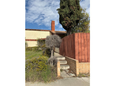 Beautiful Home in a Great Neighborhood.3 large Bedrooms 2 baths - photo 3