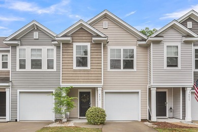 Welcome home to this beautifully appointed townhouse perfectly - photo 1