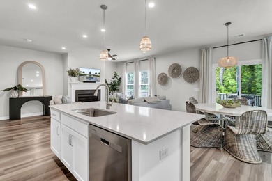 Beautifully maintained and showing like new, this home offers - photo 13