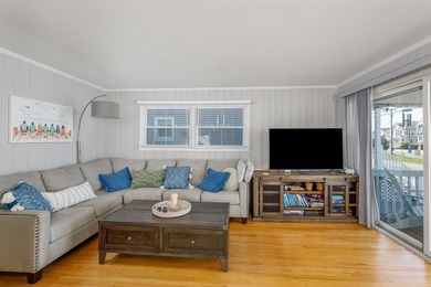 Outstanding Bay Views! Classic Avalon opportunity just blocks - photo 17