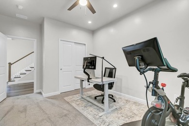 Beautifully maintained and showing like new, this home offers - photo 17